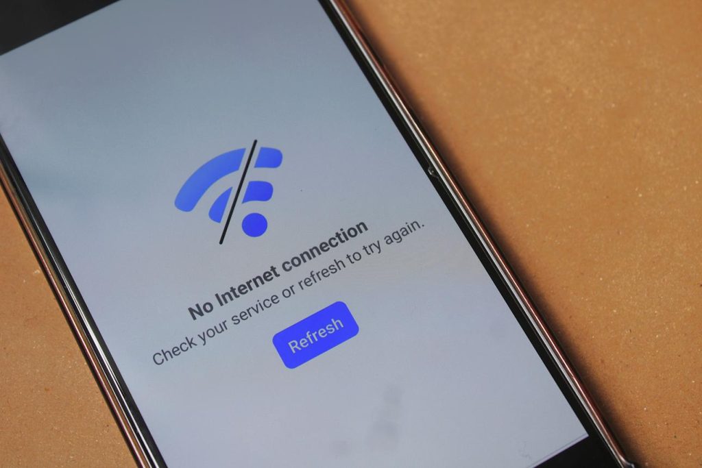 smartphone showing WiFi connection problem message